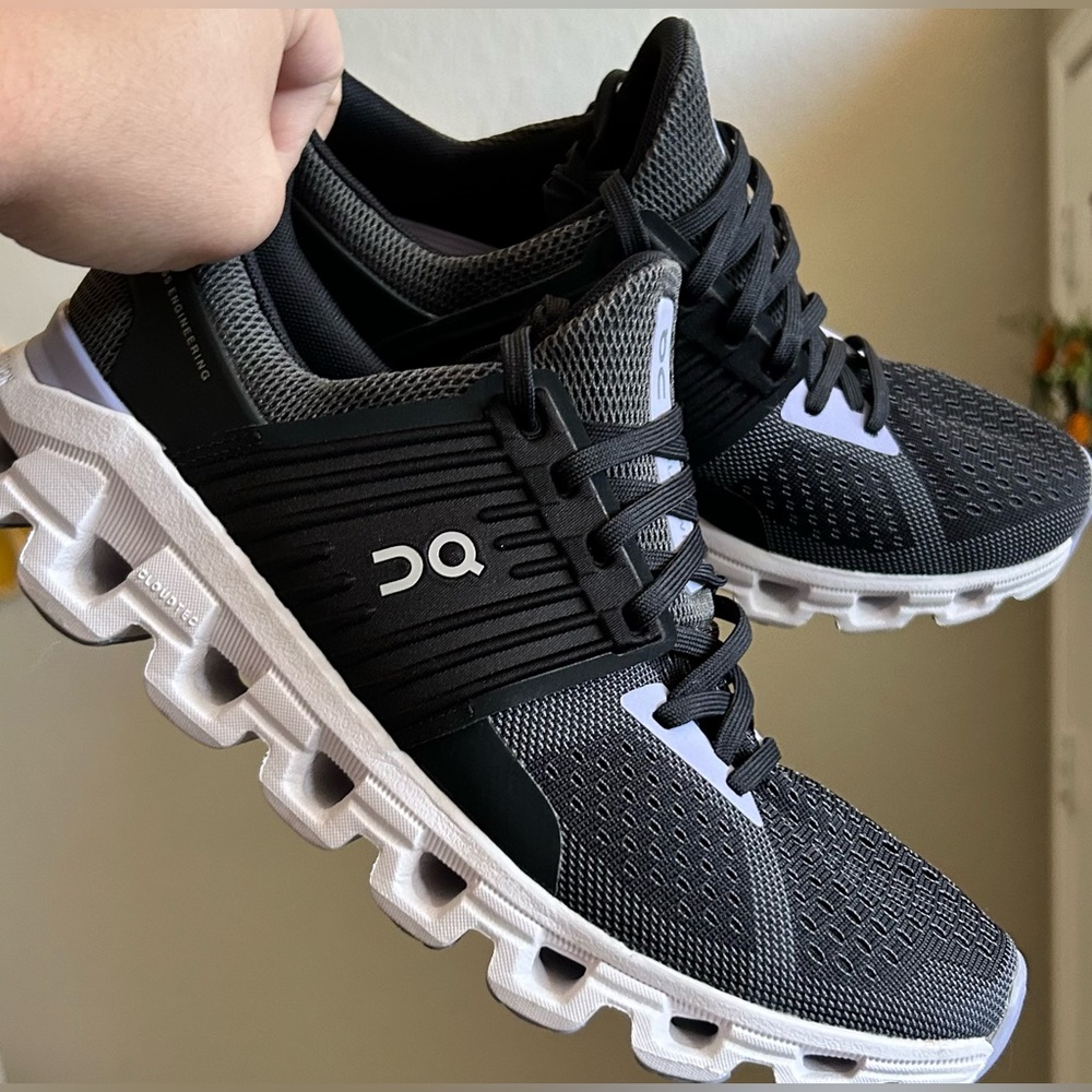 On Cloudswift Sneaker
